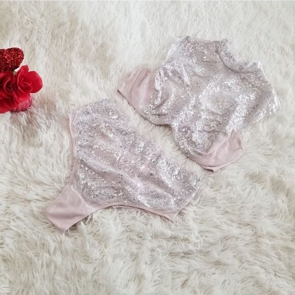 34DD Victoria's Secret Pink Bra Set - Picture 2 of 16
